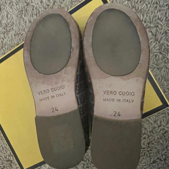Authentic Fendi ballerina flats. Girls size 24. - Picture 5 of 5